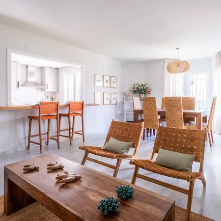 Con Piscina. Naranjos De Apartamento