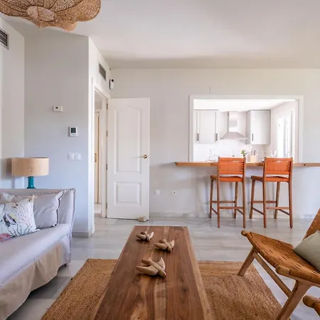 Apartamento Con Piscina. Naranjos De *