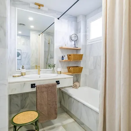 Appartamento Con Piscina. Naranjos De Marbella