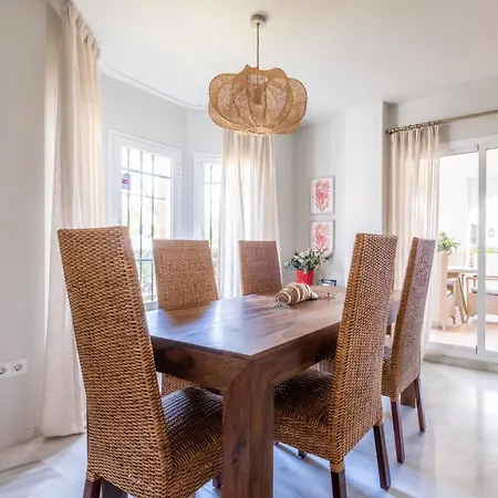 Con Piscina. Naranjos De