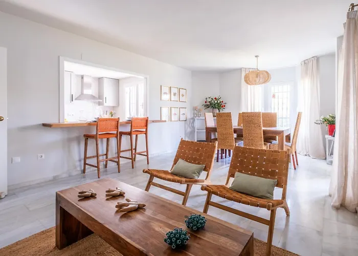 Con Piscina. Naranjos De アパート