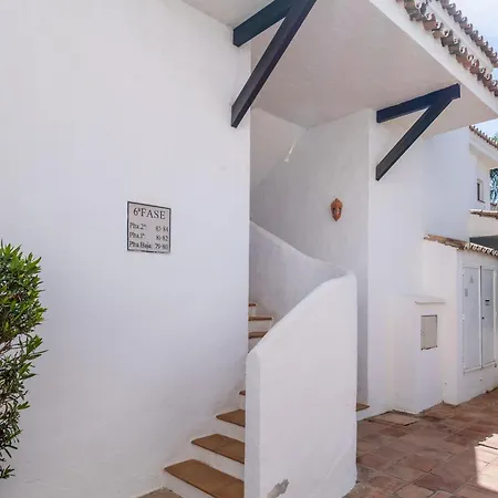 Apartmán Con Piscina. Naranjos De Marbella